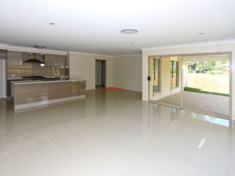 7 Knightsbridge Street, Oxley QLD 4075