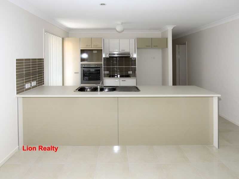 Oxley QLD 4075