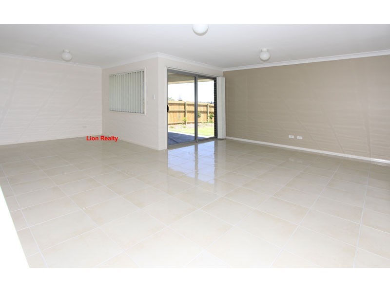 Oxley QLD 4075
