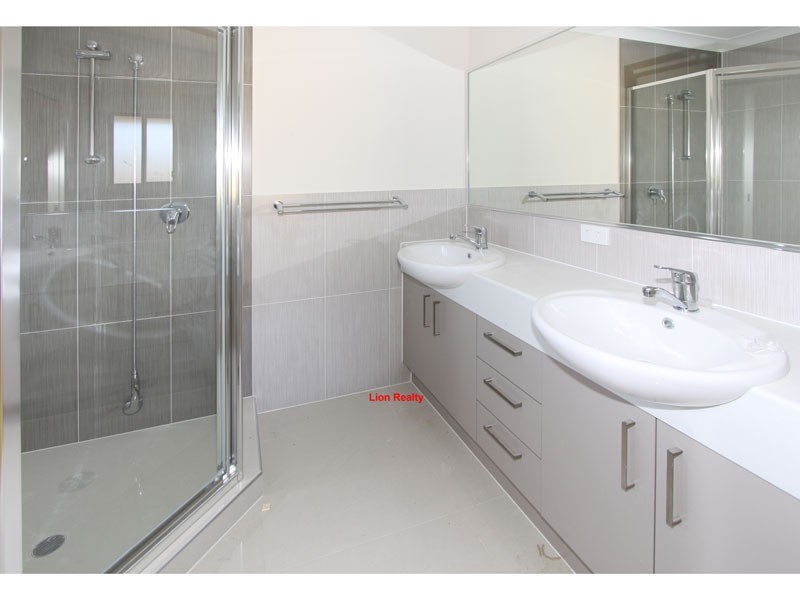 64 Fred Pham Crescent, Doolandella QLD 4077