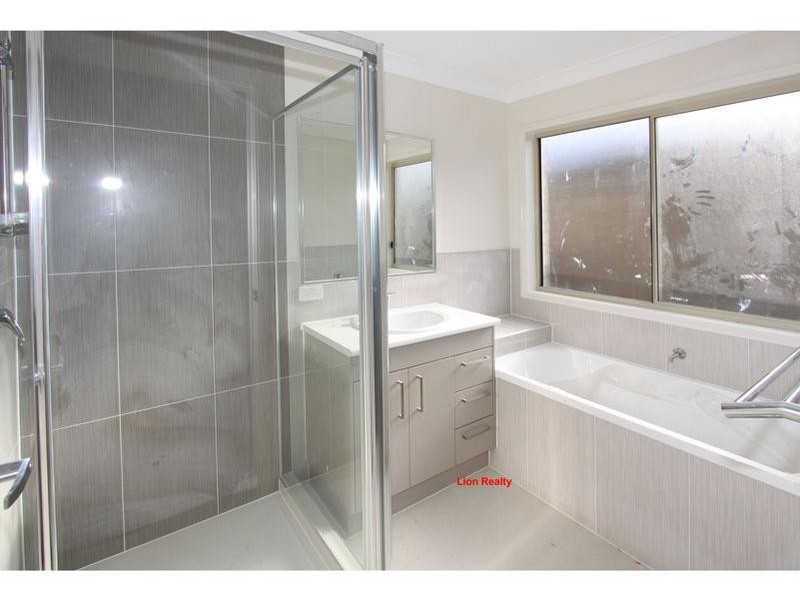 64 Fred Pham Crescent, Doolandella QLD 4077