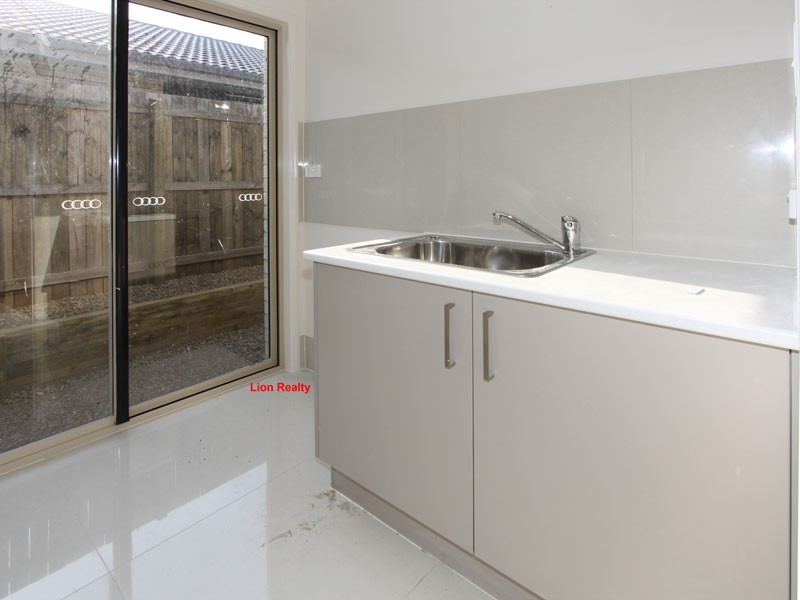 64 Fred Pham Crescent, Doolandella QLD 4077