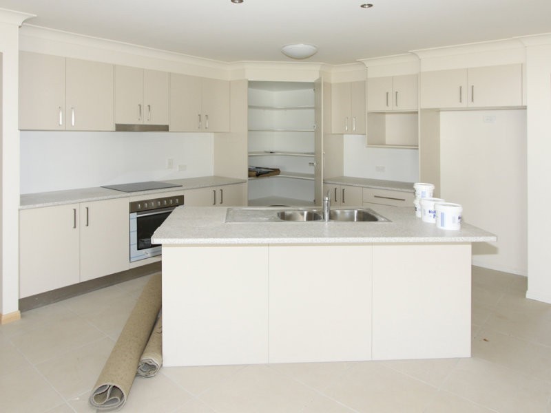 6 Dily Street, Hillcrest QLD 4118