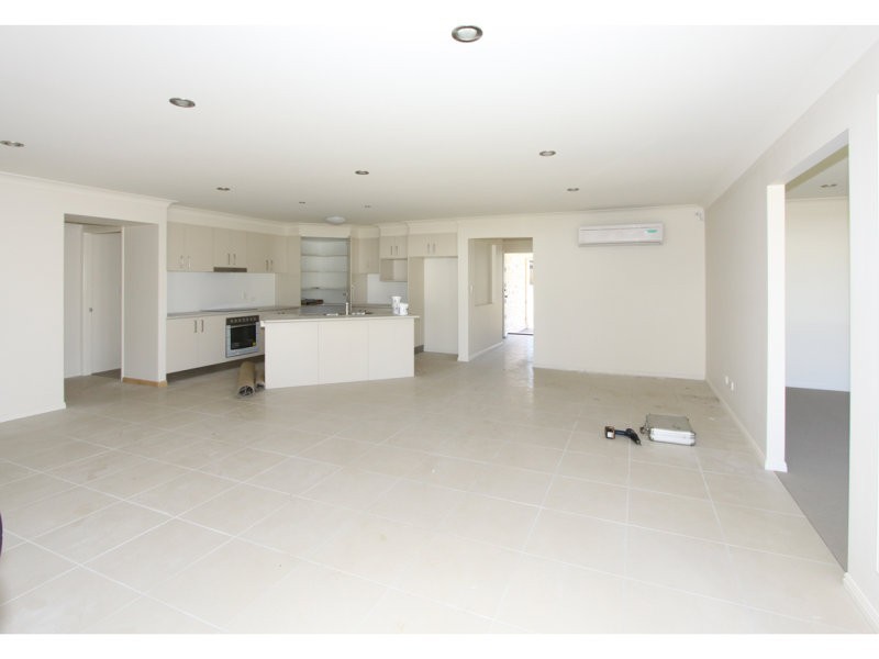 6 Dily Street, Hillcrest QLD 4118