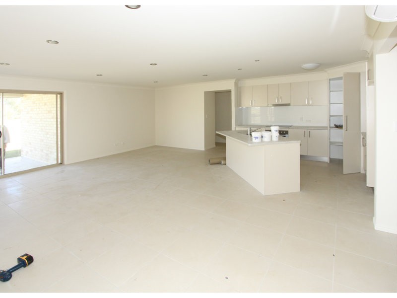 6 Dily Street, Hillcrest QLD 4118