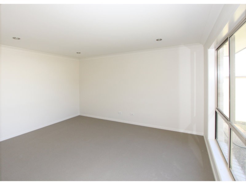 6 Dily Street, Hillcrest QLD 4118