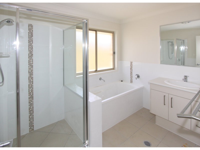 6 Dily Street, Hillcrest QLD 4118