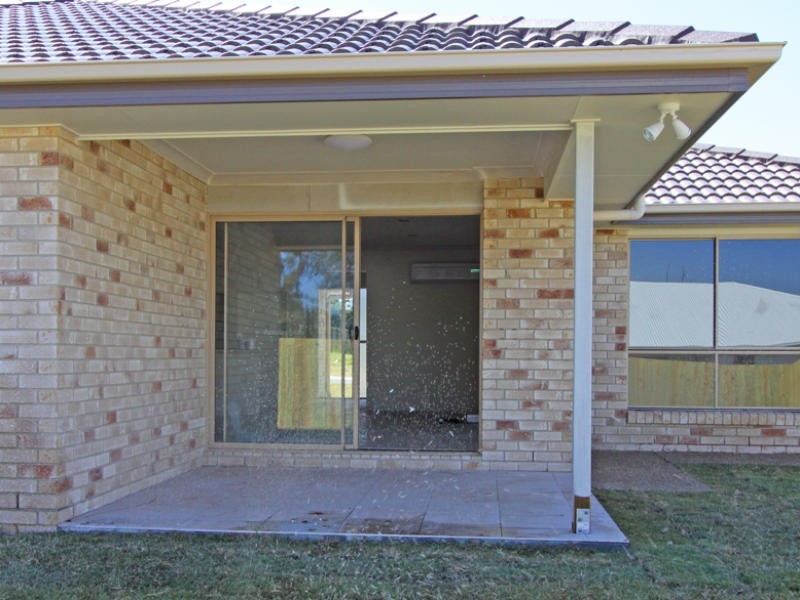 6 Dily Street, Hillcrest QLD 4118