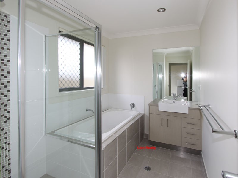 10 Faustina Close, Augustine Heights QLD 4300