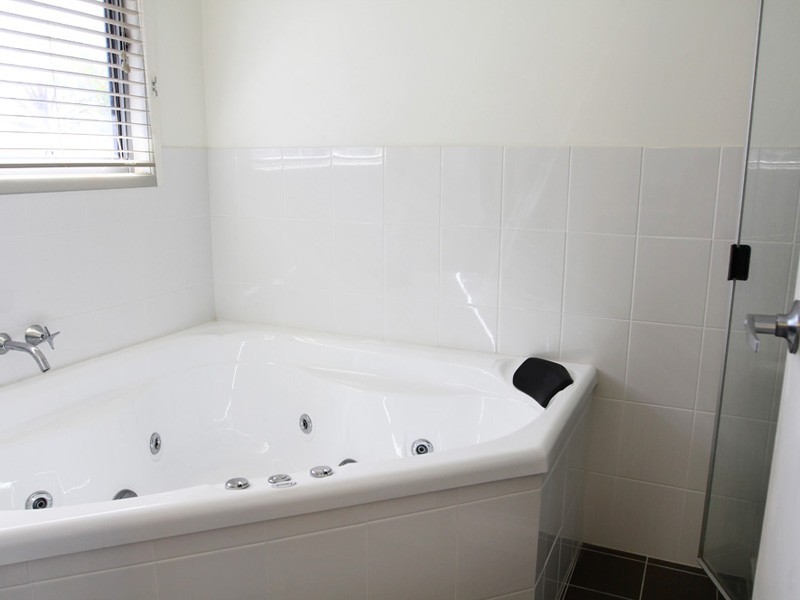 10 Torrevella Vista, Coombabah QLD 4216