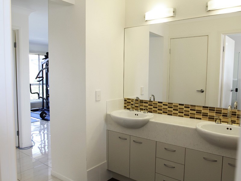 10 Torrevella Vista, Coombabah QLD 4216