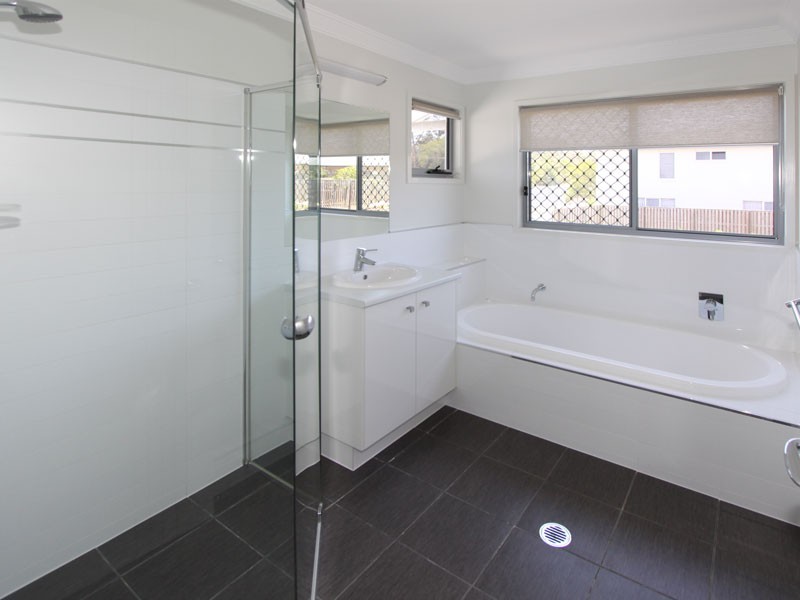 94 John Markwell Parade, Daisy Hill QLD 4127