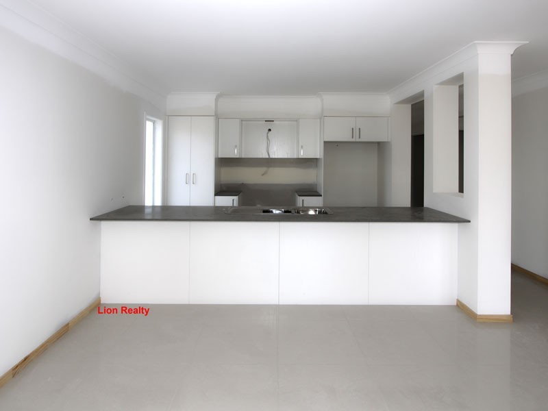 10 Greenview Street, Oxley QLD 4075