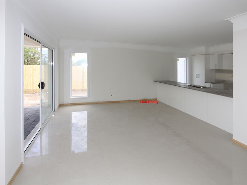 10 Greenview Street, Oxley QLD 4075