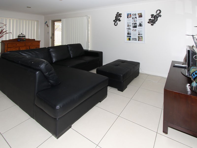 6 Dily Street, Hillcrest QLD 4118