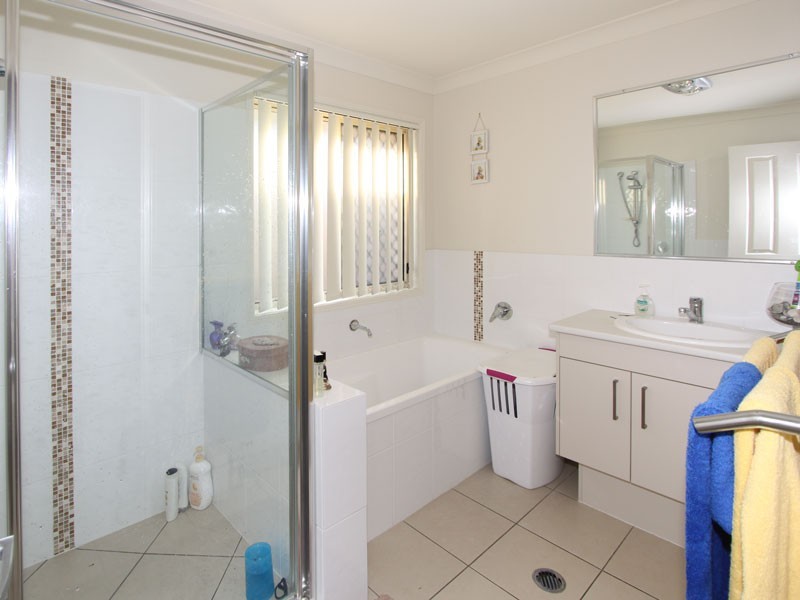 6 Dily Street, Hillcrest QLD 4118