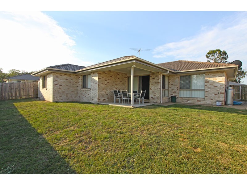 6 Dily Street, Hillcrest QLD 4118