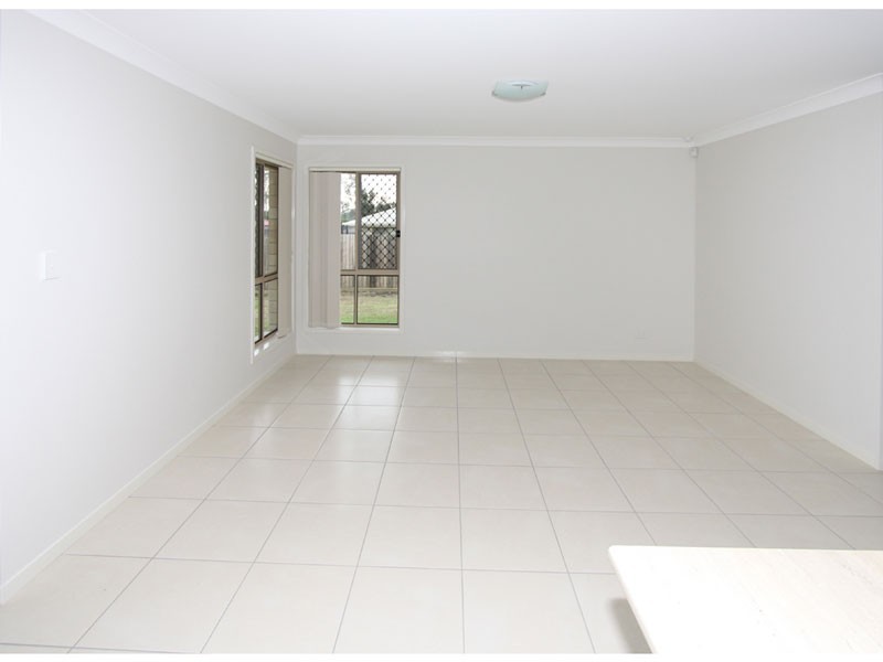 12 Dily Street, Hillcrest QLD 4118