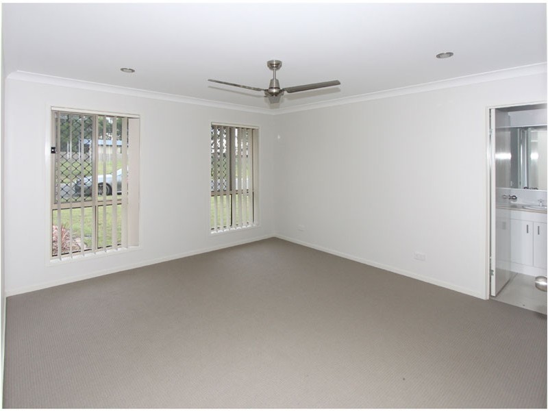 12 Dily Street, Hillcrest QLD 4118