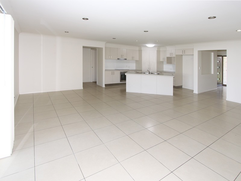 6 Dily Street, Hillcrest QLD 4118