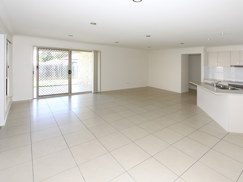 6 Dily Street, Hillcrest QLD 4118