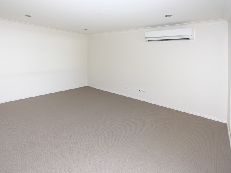 6 Dily Street, Hillcrest QLD 4118