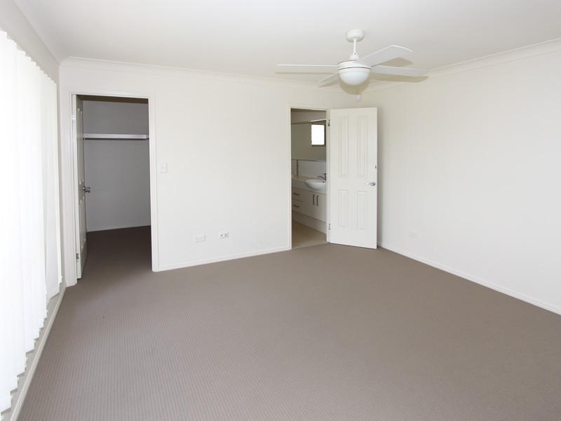 6 Dily Street, Hillcrest QLD 4118