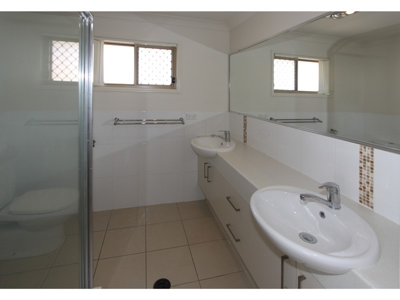 6 Dily Street, Hillcrest QLD 4118