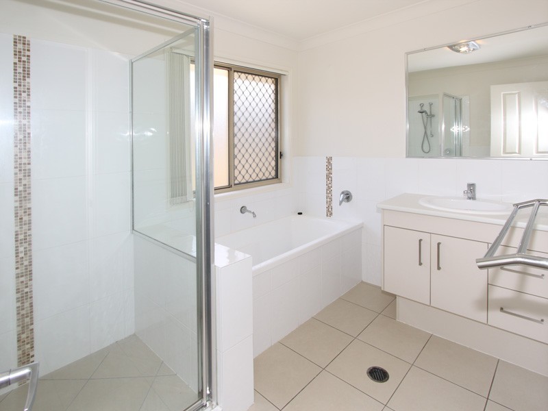 6 Dily Street, Hillcrest QLD 4118