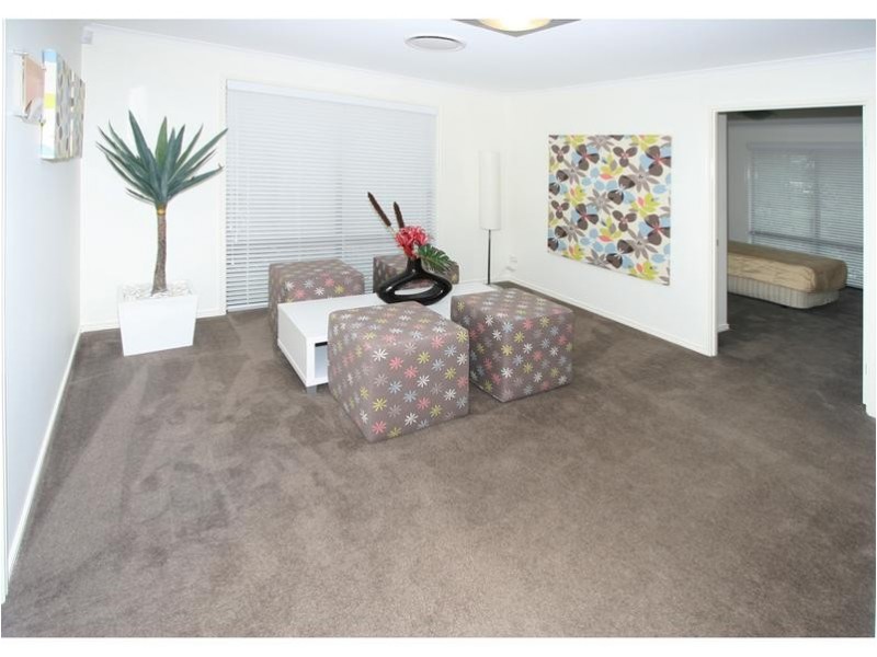 20 Cypress Road, Heathwood QLD 4110