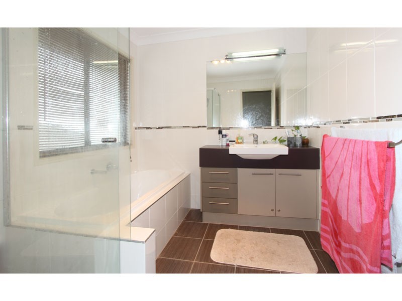 22 Colebrook Crescent, Doolandella QLD 4077