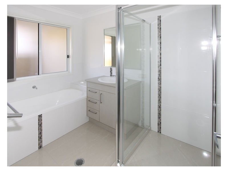 44 The Avenue, Heathwood QLD 4110