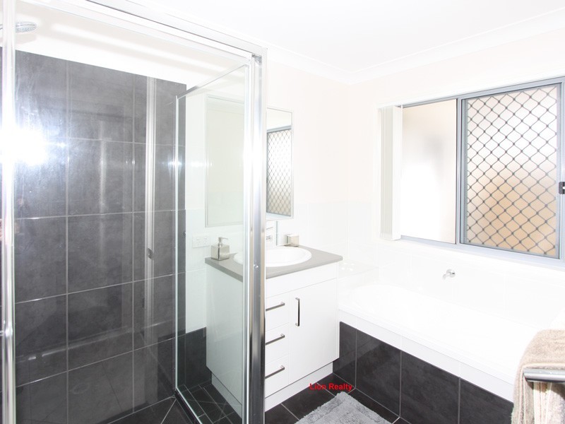 17 The Avenue, Heathwood QLD 4110