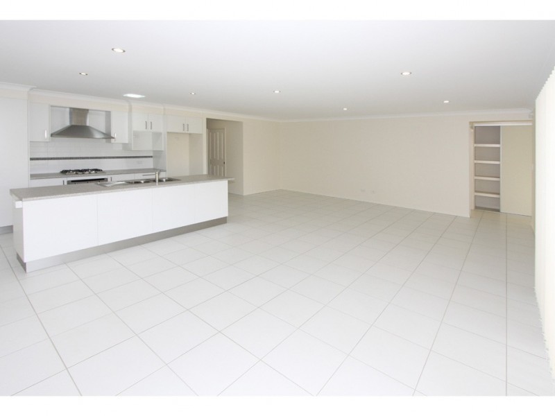 13 Colebrook Crescent, Doolandella QLD 4077