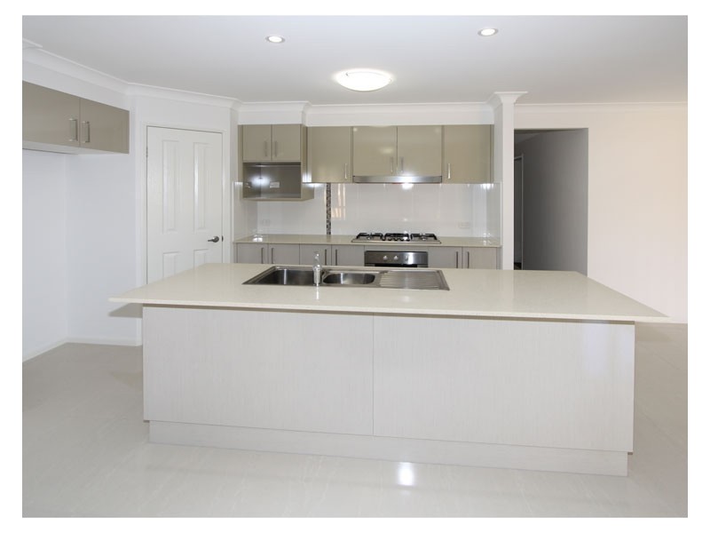 44 The Avenue, Heathwood QLD 4110