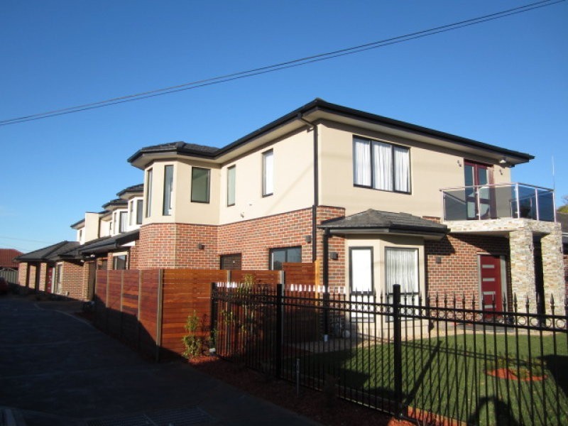 2/13 Belfort St, Dandenong VIC 3175