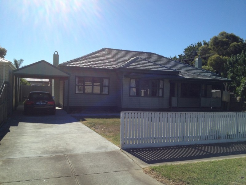 8 Seabeach Parade, North Shore VIC 3214