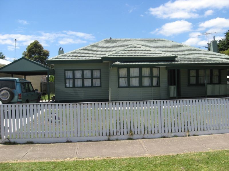 8 Seabeach Parade, North Shore VIC 3214