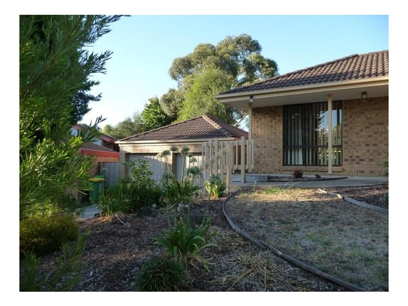11 Tom Roberts Crescent, Yallambie VIC 3085