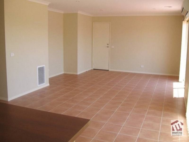 8 Fleetwood Drive, Doreen VIC 3754