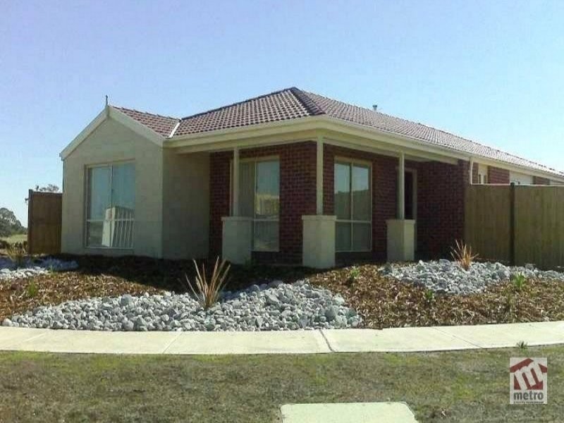 8 Fleetwood Drive, Doreen VIC 3754