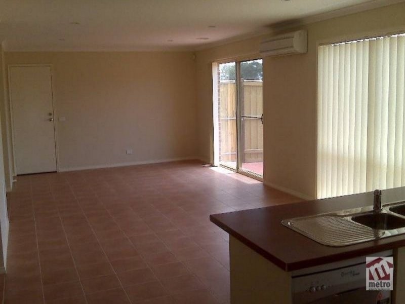 8 Fleetwood Drive, Doreen VIC 3754