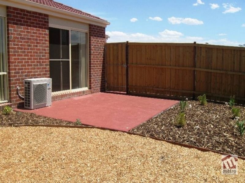 8 Fleetwood Drive, Doreen VIC 3754