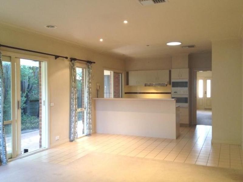 24 Hutchinson Drive, Kew VIC 3101