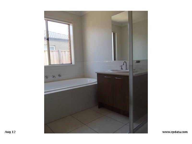 44 Saltbush Crescent, Brookfield VIC 3338