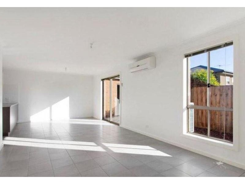 2/12 Williams Road, Laverton VIC 3028