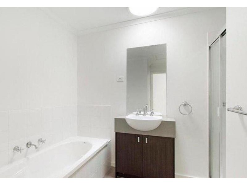 2/12 Williams Road, Laverton VIC 3028