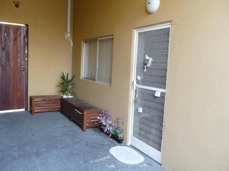 2/10 Blenheim Road, Newport VIC 3015