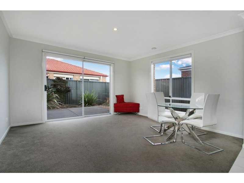 15 Duncombe Park Way, Deer Park VIC 3023