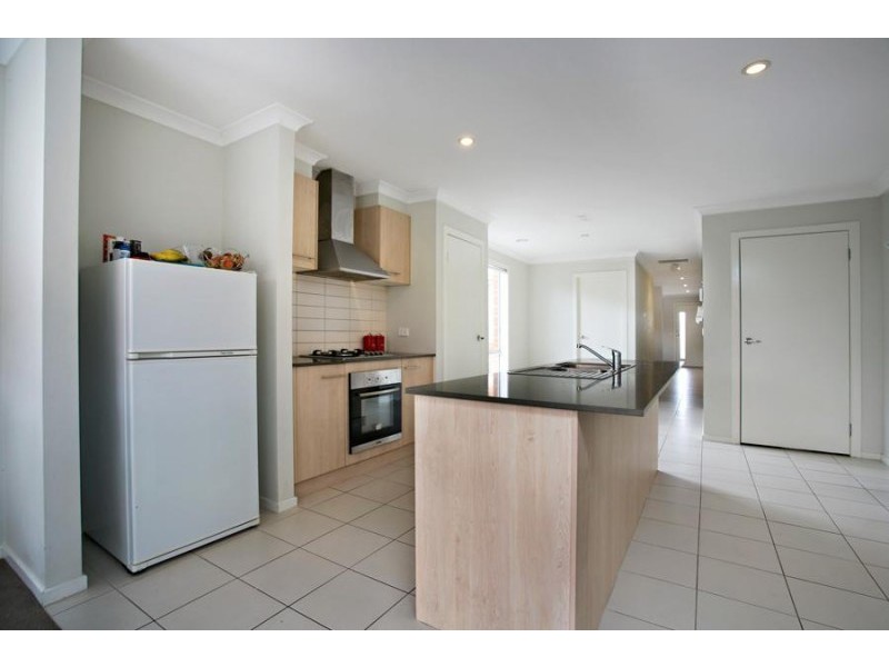 15 Duncombe Park Way, Deer Park VIC 3023